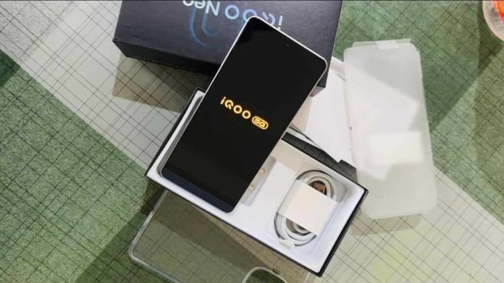 iQOO Neo 10R 5G Display